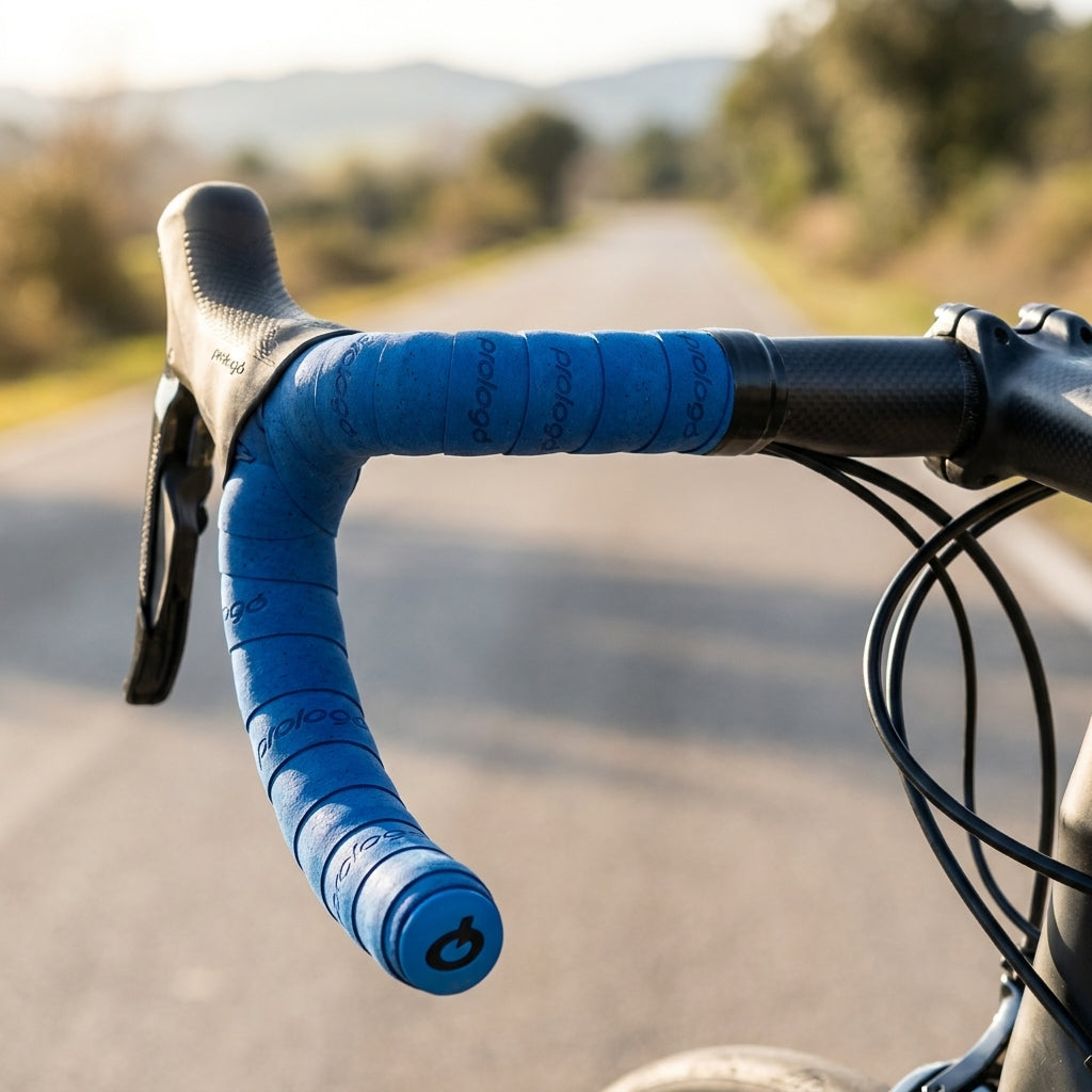 Prologo PLAINTOUCH Lenkerband blau aus Kork für Rennrad, Gravelbike. Optimaler Grip & Komfort. Inklusive Lenkerstopfen.