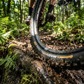 Continental Magnotal Trail Soft Faltreifen auf Mountainbike in anspruchsvollem Gelände. Maximaler Grip und Kontrolle für Trails.
