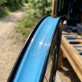 Schwalbe High Pressure Felgenband 25-584 (27,5 Zoll) Sky-Blue aus TPU für zuverlässigen Pannenschutz am Fahrradschlauch.