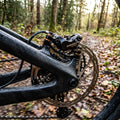 SRAM Motive Bronze 4-Kolben Scheibenbremse hinten mit Stealth Hose für XC & Trail. Leistungsstarke Fahrradbremse mit edlem Design.