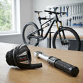 Shimano Abdeckkappe links Y6VJ98040 mit Schraube fuer Fahrrad Kurbelarm Original Ersatzteil schwarz