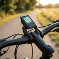 Ergotec Bosch Kiox Display Halter 31,8mm Lenkerklemmung auf schwarzem Fahrradlenker mit Navigationsanzeige.