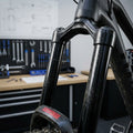RockShox Domain Federgabel Standrohr Brücke CSU. Robustes Ersatzteil für 27/29 Boost MTB Gabeln. Präzision & Langlebigkeit.