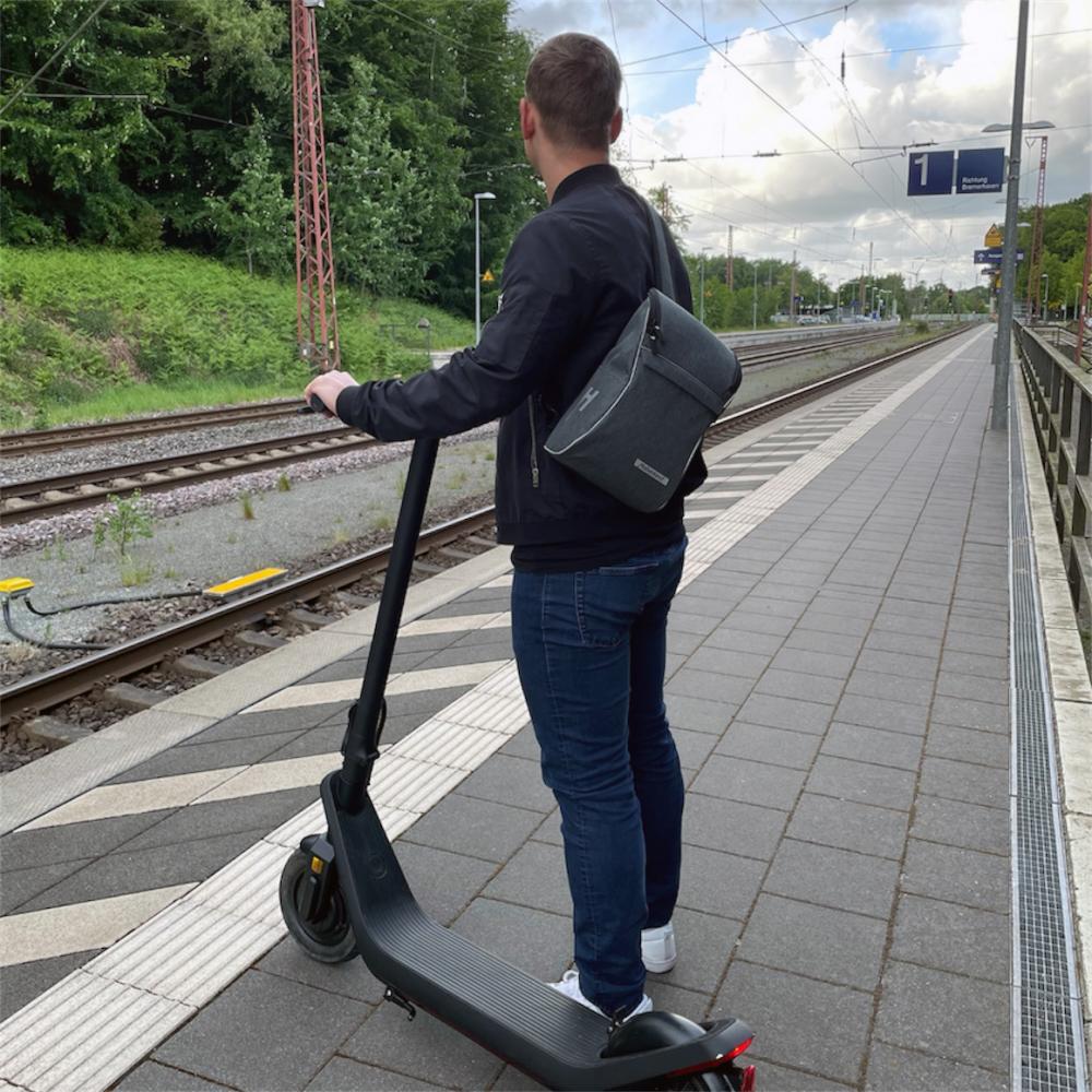 Haberland Umhängetasche Slingbag anthrazit/reflex - leichte City-Sling mit Organisation