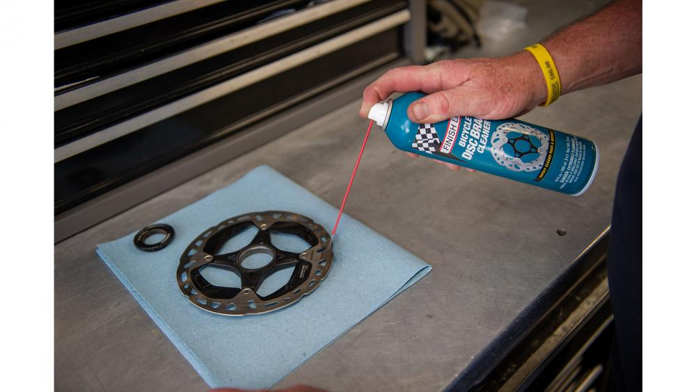 Finish Line Bremsscheibenreiniger 295ml - schnell trocknender Disc Brake Cleaner für Scheibenbremsen, entfernt Öl, Schmutz und Bremsstaub, rückstandsfrei