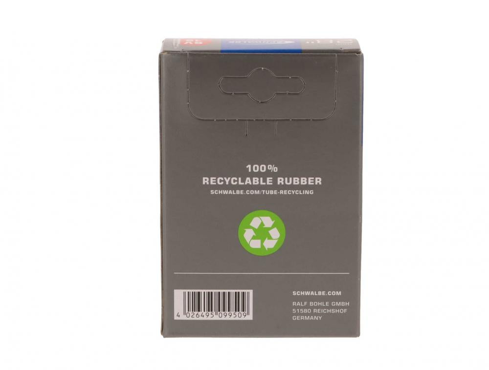Schwalbe Produktbox für Fahrradschläuche, Montagefluid und Reifenheber, mit Hinweis auf 100% recycelbaren Gummi.
