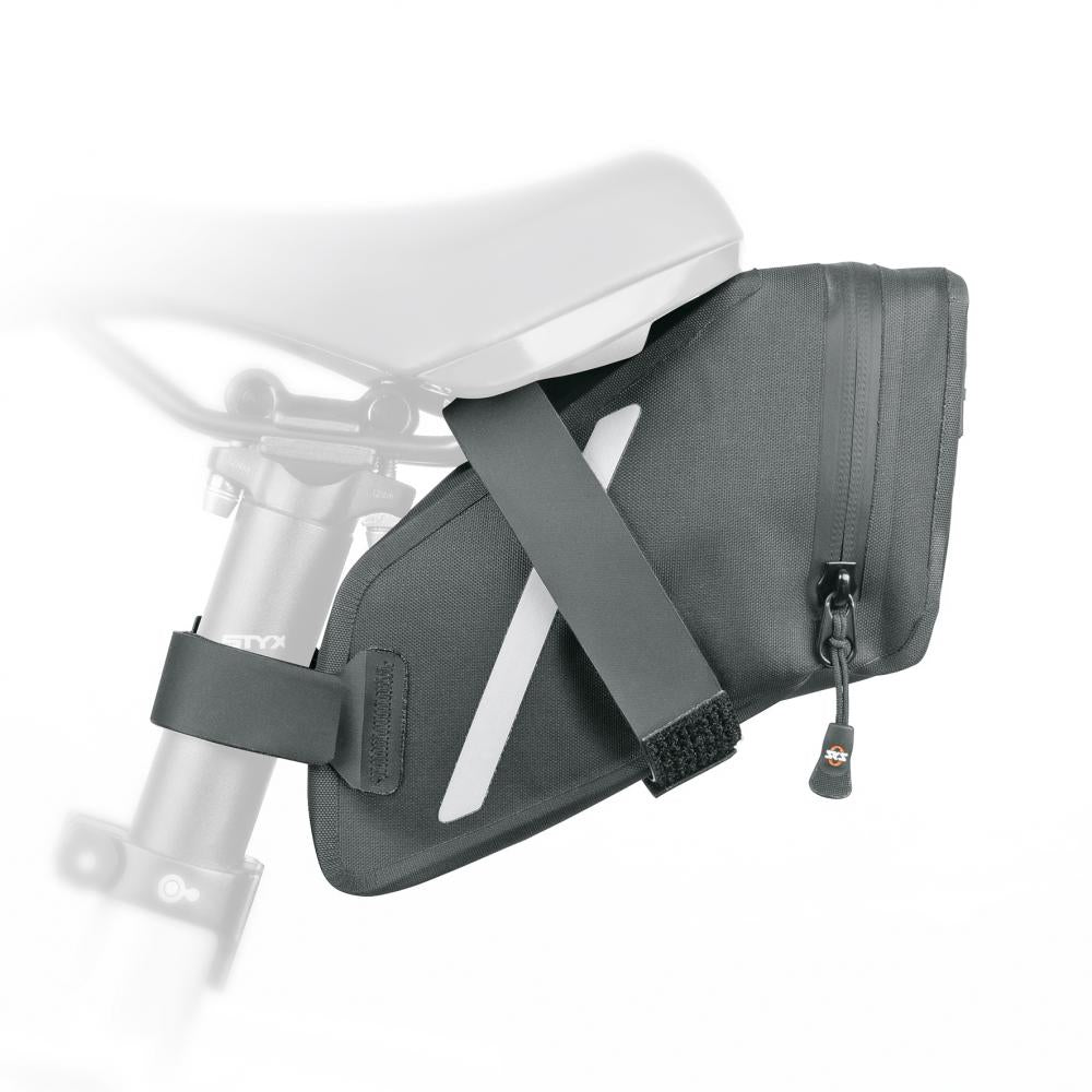 SKS Trail Saddlebag M Satteltasche schwarz, 900 ml, spritzwasserdicht, 115 g, 200 x 70 x 110 mm, reflektierende Elemente, Rücklichthalterung