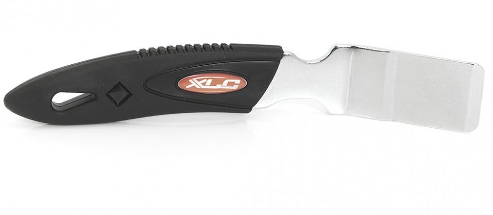 XLC Scheibenbremskolben-Justierhilfe TO-S34 mit schwarzem Griff und flacher, silberner Klinge.