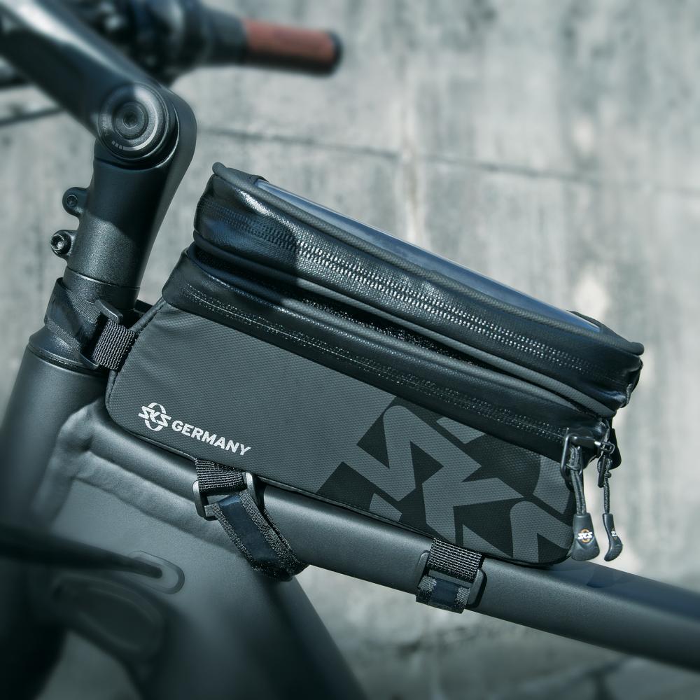 SKS Explorer Smart Oberrohrtasche schwarz auf Fahrradrahmen, wasserabweisende Rahmentasche für Smartphone, ideal für Bikepack