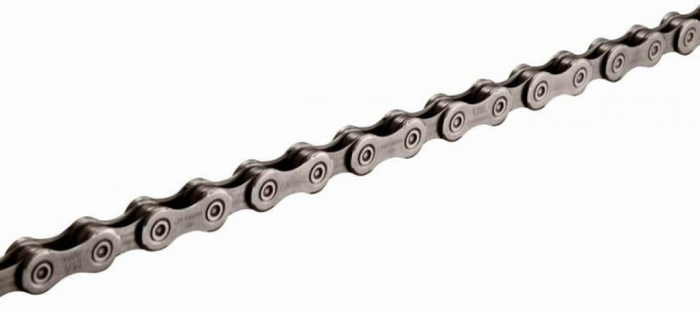 SHIMANO CN-E6090 10-fach E-Bike Kette, 118 Glieder, schräg auf weißem Hintergrund