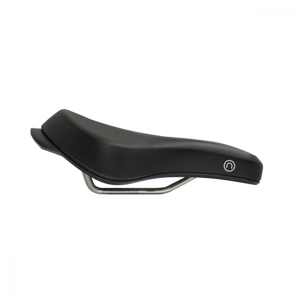Schwarzer Selle Royal On Open Relaxed Unisex E-Bike Sattel mit Royalgel und ergonomischer Aussparung.