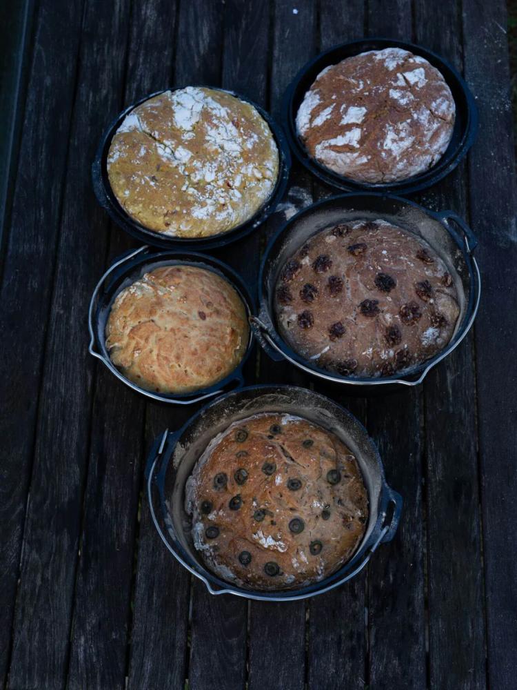 Petromax Das große Buch vom Dutch Oven: 118 Rezepte für Fleisch, Fisch, Gemüse und Gebäck. Hardcover, 240 Seiten