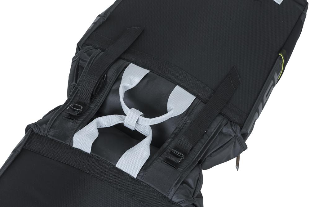 Basil Doppelpacktasche Miles black lime wasserdicht, Rückseite mit Befestigungsriemen und geknoteten grauen Gurten.