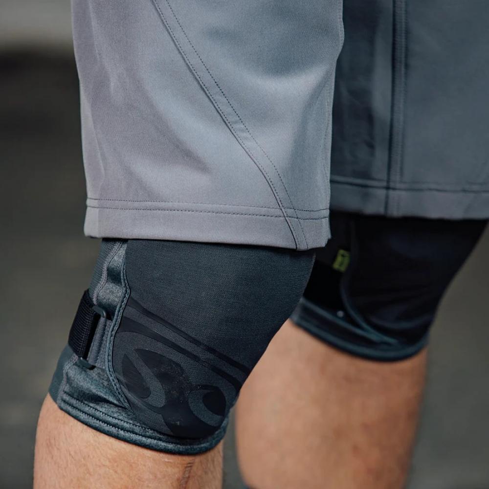 IXS Sports Division iXS Carve Evo Shorts L graphite - flexible Bike-Shorts für Trail & Enduro