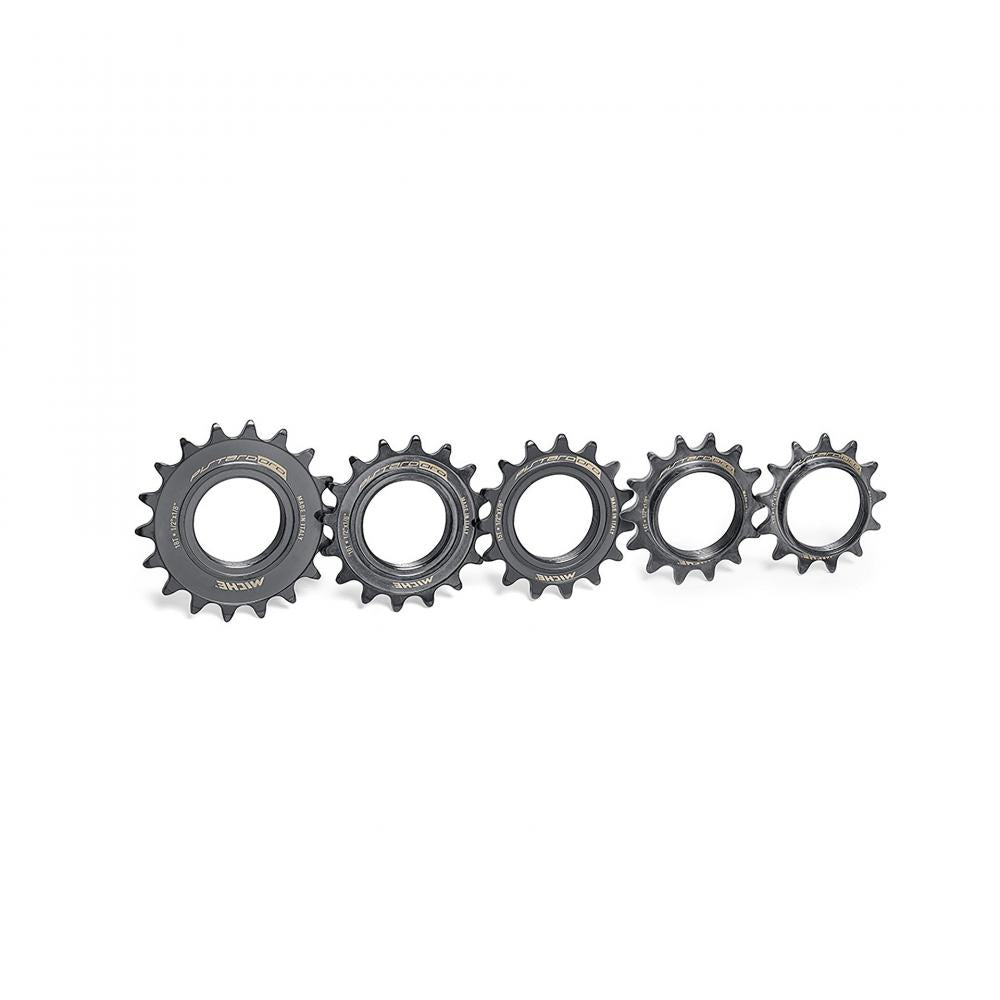 Miche Ritzel Pistard Oro 1/8" 18 Zähne: Dunkelgraues Fahrradritzel im Set mit weiteren Zahnkränzen.