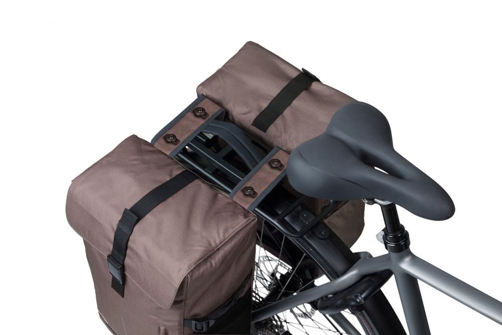 Basil Doppelpacktasche Move MIK 30 Liter braun - Doppeltasche mit MIK-Adapterplatte, wasserabweisendem recyceltem Polyester, Regenhülle & Reflektoren