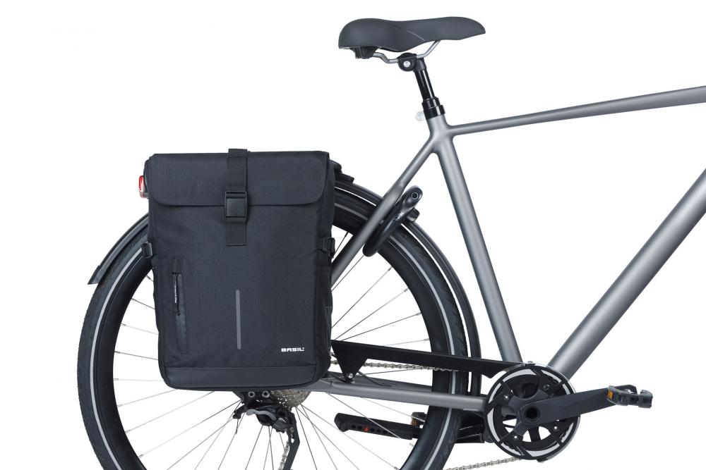 Basil Move Doppelpacktasche 30 Liter schwarz - wasserabweisend mit Reflex-Details & Universal-Bridge