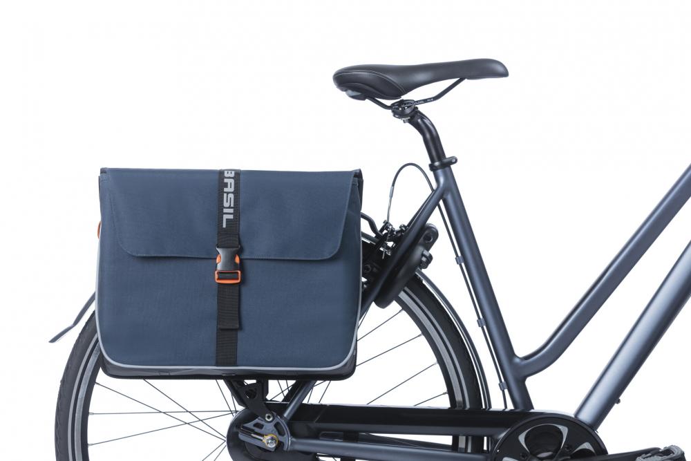 Basil Doppeltasche Forte Double Bag, 35 Liter, blau/schwarz, wasserabweisend, reflektierend, Klickverschluss, ideal für Gepäckträger, robuste Verarbeitung