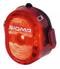 Rotes Sigma Rücklicht Nugget II StVZO Fahrradlicht leuchtend mit Batteriestandsanzeige.