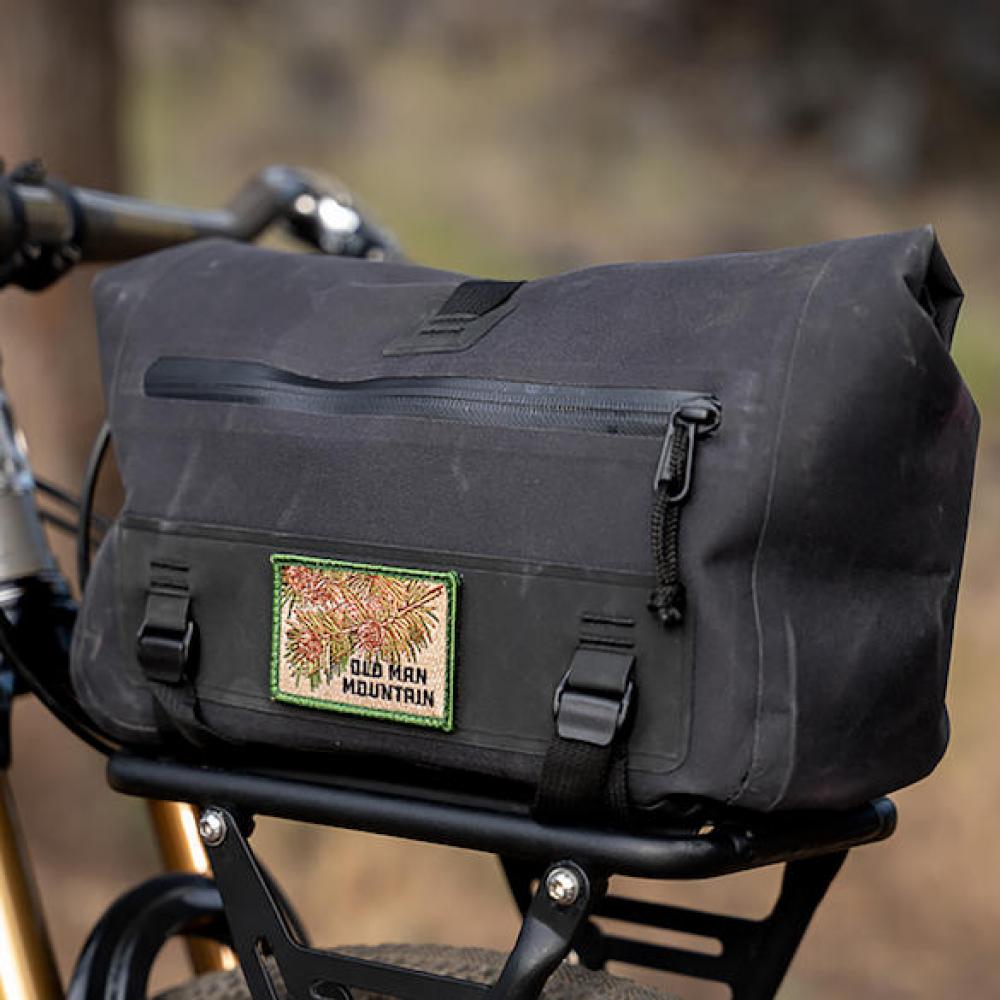 Old Man Mountain Gepäcktasche Juniper ca. 25,4 x 17,8 x 22 Schwarz - wasserdichte Bikepacking-Tasche