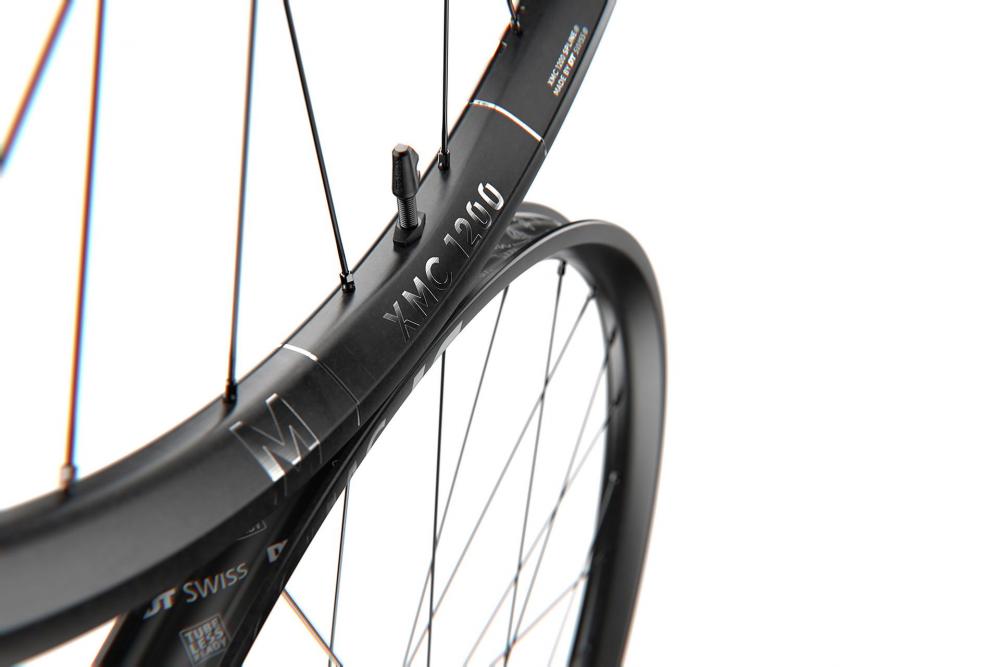 DT Swiss Laufrad XMC 1200 Spline 27,5" 584 x 30 mm Schwarz - leichtes Carbon-All-Mountain-Laufrad