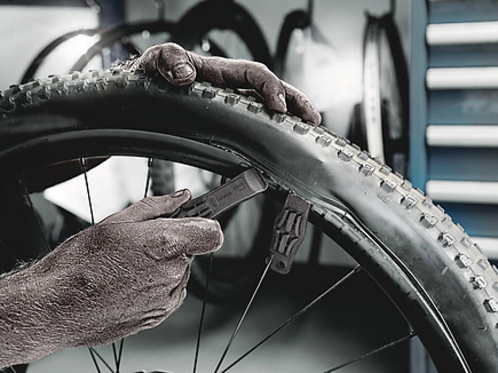 Wera Bicycle Set 13, Reifenheber-Set 2-tlg, mit Bitaufnahme, Ventilausdreher, glasfaserverstärkt, ideal für Fahrradreifen, Felgenschonend, robust