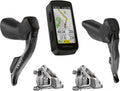 SRAM RED Schalt-/Bremshebel, Bremssättel und Hammerhead Karoo Fahrradcomputer auf weißem Hintergrund.