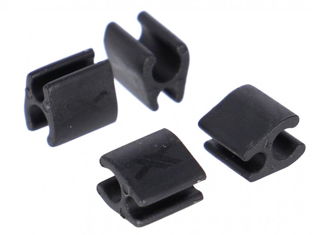 Schwarze XLC Fahrrad Kabelclips für 2mm Kabel und 4mm Außenhülle.