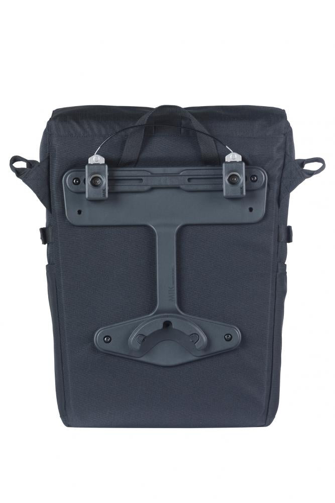 Basil Move Einzelpacktasche MIK Studs 15 Liter - schwarze Einzeltasche mit Laptopfach & Regenhülle