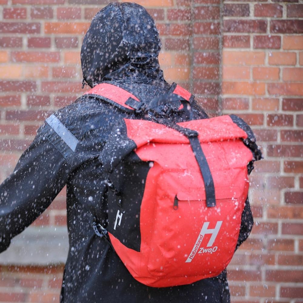 Haberland Bike-Rucksack H2O schwarz/rot - wasserdichte Gepäckträgertasche mit Tragesystem