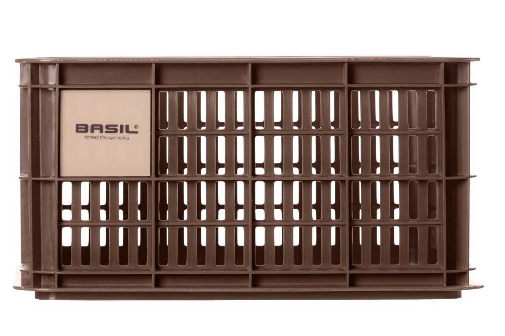 Braune BASIL Crate S Fahrradkiste (17,5L) aus recyceltem Kunststoff, kompakt und robust für Fahrradträger.