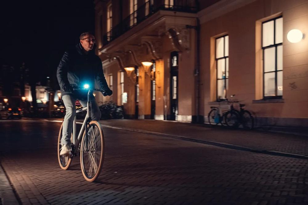 Axa DWN 100 LED-Akku-Beleuchtungsset 100 Lux Schwarz - Frontlicht mit Bremslichtfunktion
