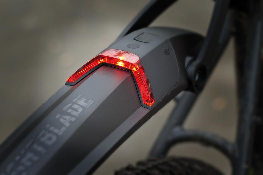 SKS Nightblade Schutzblech 29\" mit integriertem USB-Rücklicht, StVZO-zugelassen, Quick-Release-Befestigung, für 27,5\"+ bis 29\" Reifen, schwarz