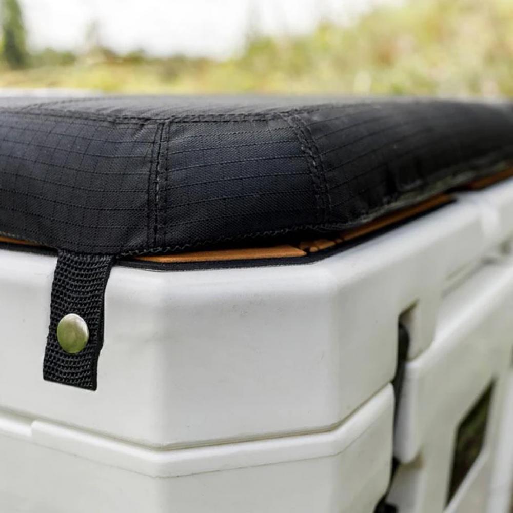 Petromax Sitzkissen für Kühlbox kx25 Robustes 600D Ripstop-Gewebe, Anti-Rutsch-Unterseite, 4-Punkt-Druckknopfsystem, ideal für Outdoor-Abenteuer