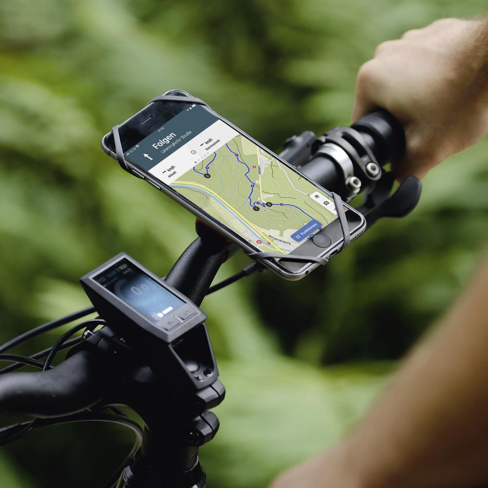 KlickFix PhonePad Quad Mini Smartphonehalterung am Fahrradlenker mit Navigations-App auf dem Handy.