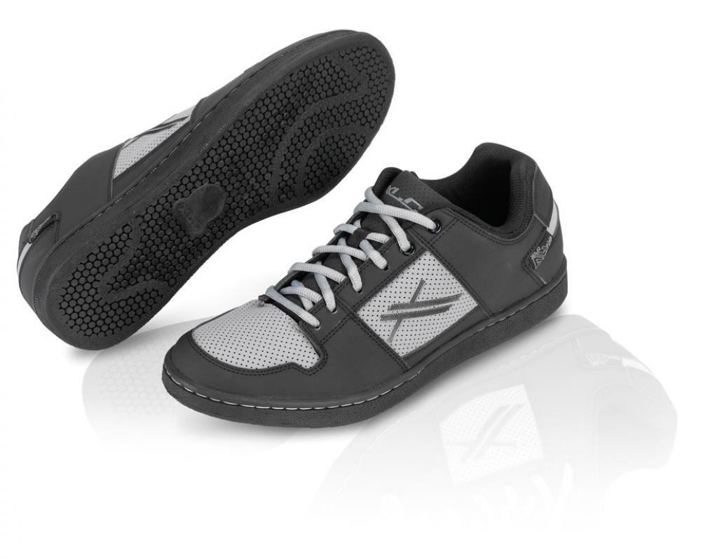 XLC All Ride Fahrrad Sportschuh CB-A01 schwarz-anthrazit Gr. 38 mit profilierter Sohle für optimalen Halt.