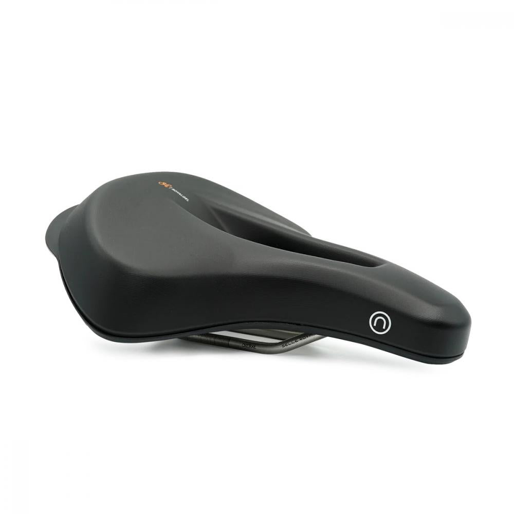 Schwarzer Selle Royal On Open Relaxed Unisex E-Bike Sattel mit Royalgel und ergonomischer Aussparung.