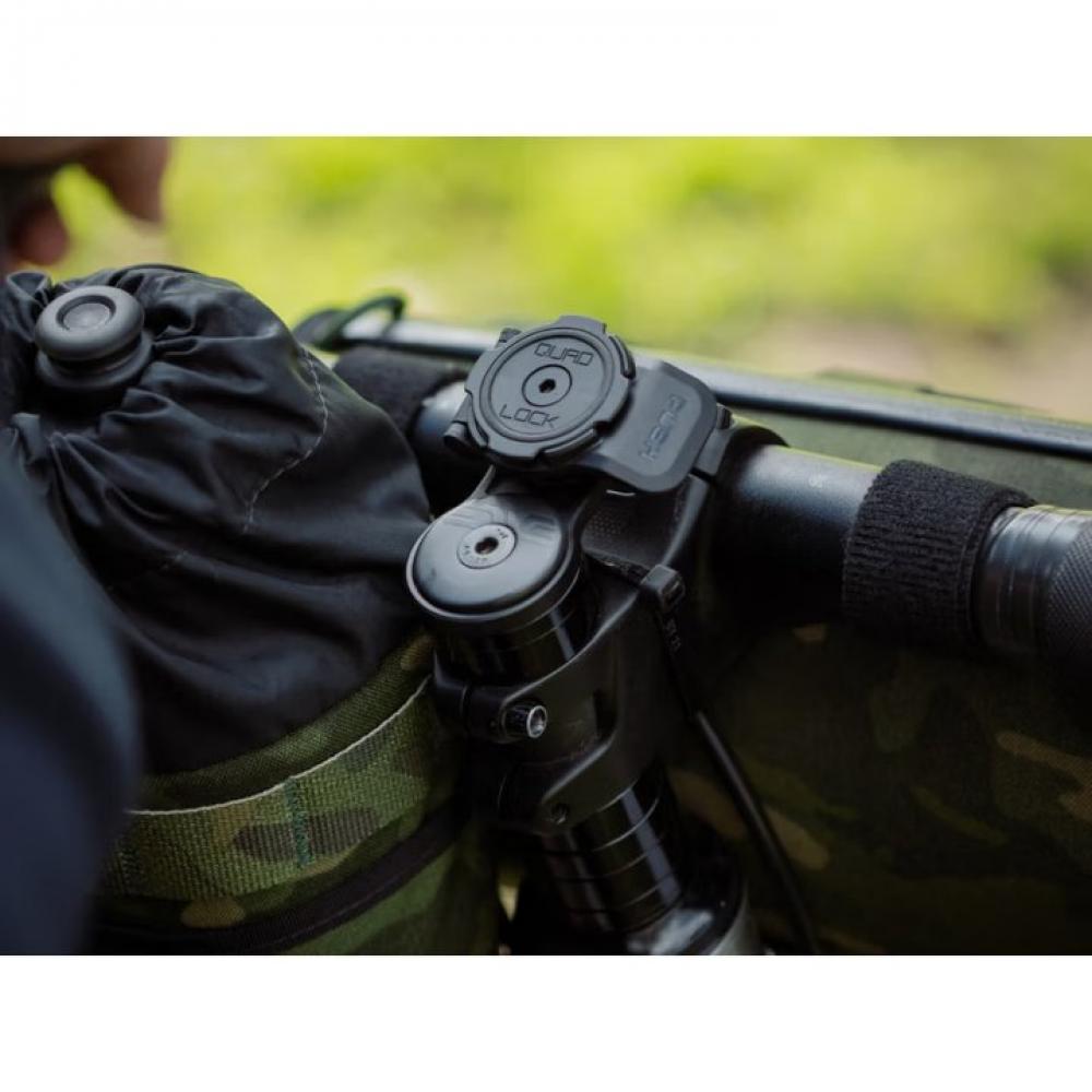 Schwarzer Quad Lock 360 Kopf mit kurzem Hebel am Fahrradlenker, zeigt Dual-Lock-System.
