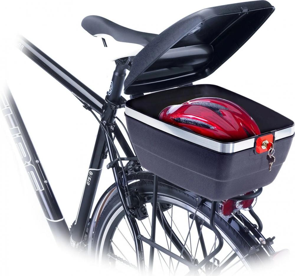 Schwarzer Gerda Touring Tresor A Fahrradkoffer (14 Liter) auf Gepäckträger, offen mit Helm, abschließbar, wetterfest.