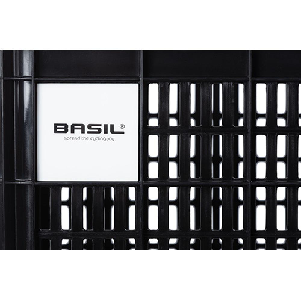 Schwarze Basil Crate M Fahrradkiste aus robustem Kunststoff mit Logo-Schild für Damen- und Herrenräder.