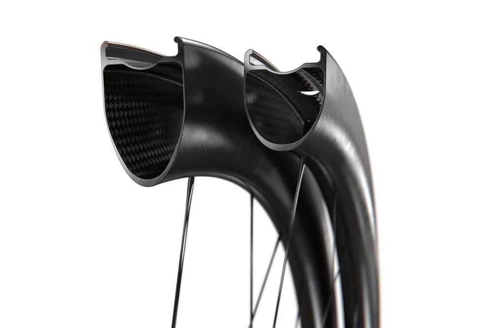 DT Swiss Laufrad CRC 1400 Spline Disc 622 x 22 mm Schwarz - aerodynamisches Carbon-Hinterrad