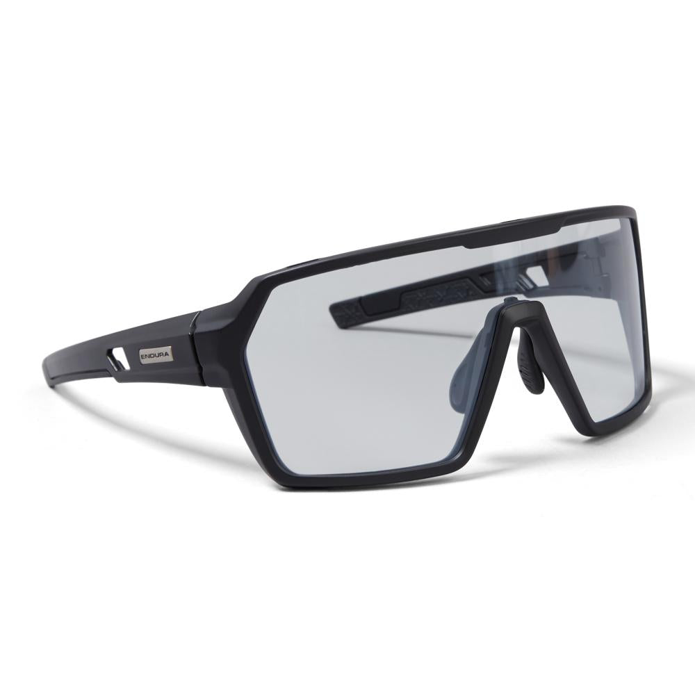 Endura SingleTrack Photochromic MTB-Brille matt schwarz, selbsttönend, inkl. Wechselglas & Hartschalenetui