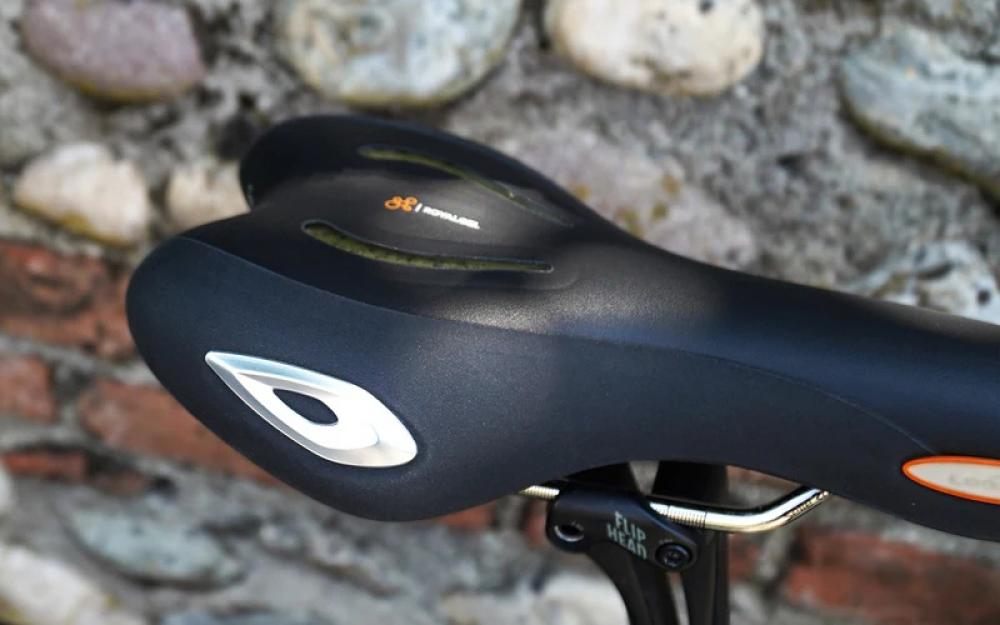 Komfortabler Selle Royal Lookin Athletic Unisex Fahrradsattel für City & Trekking, schwarz mit ROYALGEL.