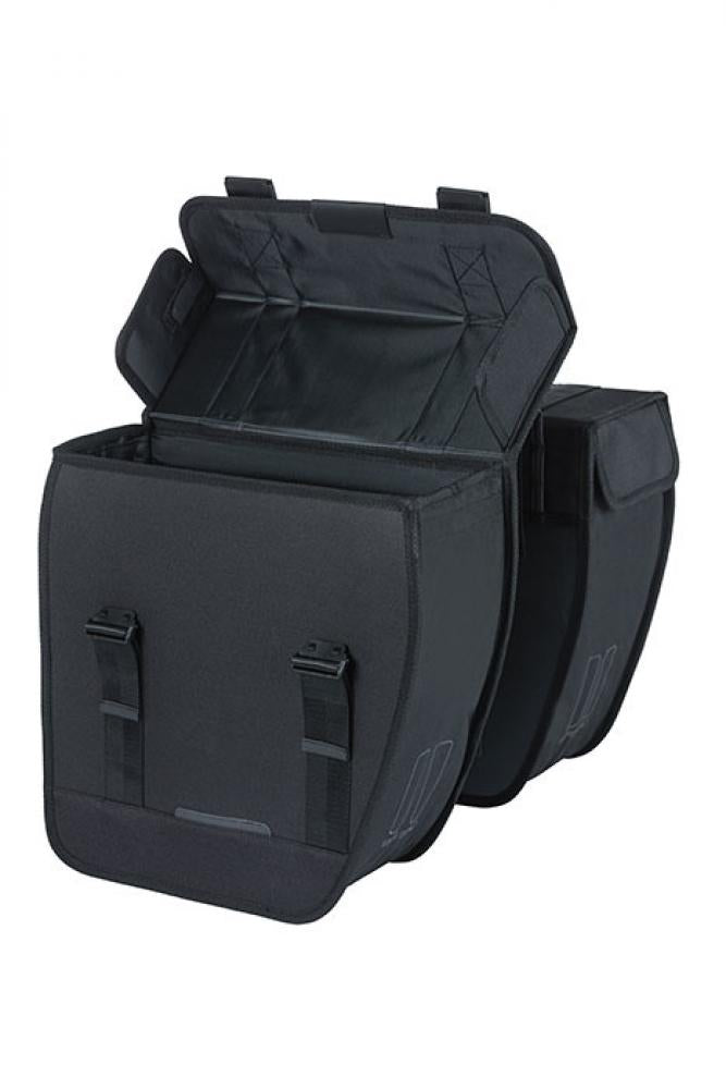 Basil Doppeltasche Tour schwarz 34x14x33 cm 28 l, Fahrradtasche für Gepäckträger, eine Seite geöffnet.
