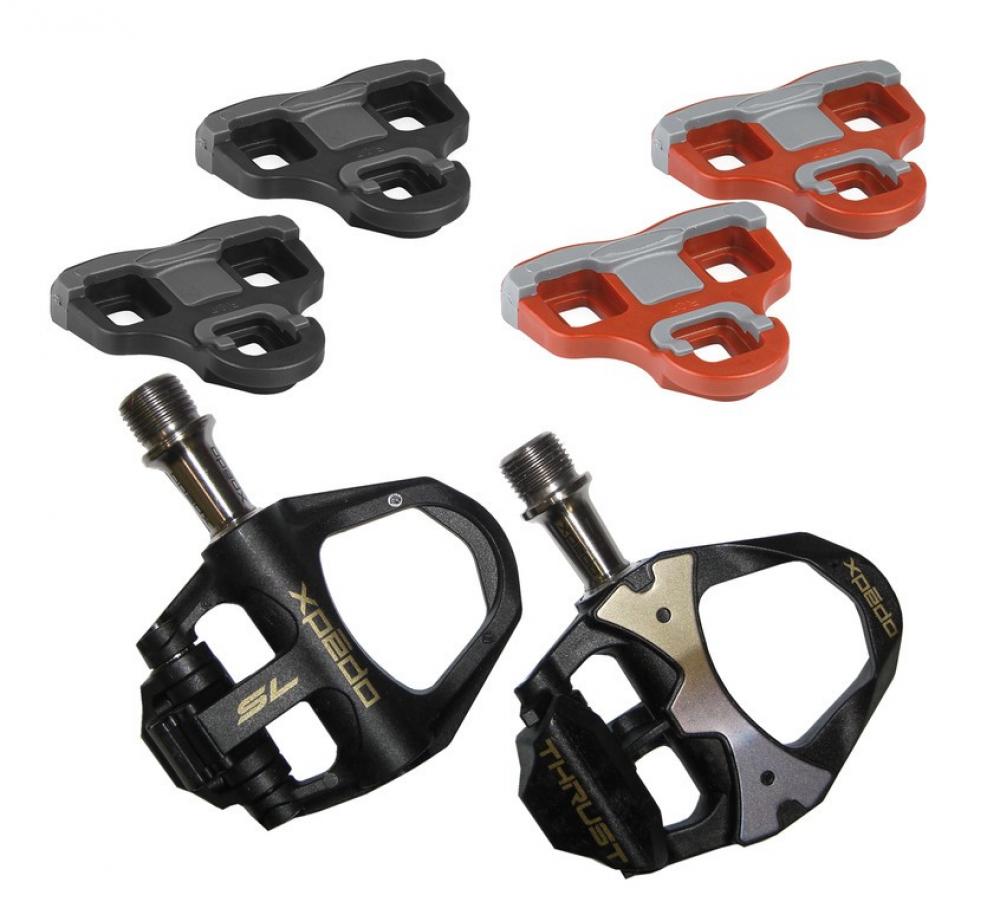 Xpedo THRUST SL schwarze Clipless Fahrradpedale 9/16 Zoll mit Cleats in Schwarz und Rot.