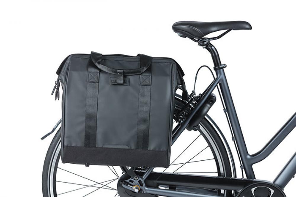 Basil Shoppertasche Grand Tarpaulin schwarz Hook On-System Größe 34x19x35cm 23l