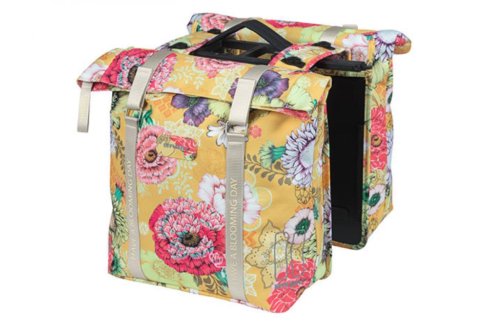 Basil Doppeltasche Bloom Field honey yellow mit Blumenmuster und MIK-System für das Fahrrad, 35 Liter Volumen.