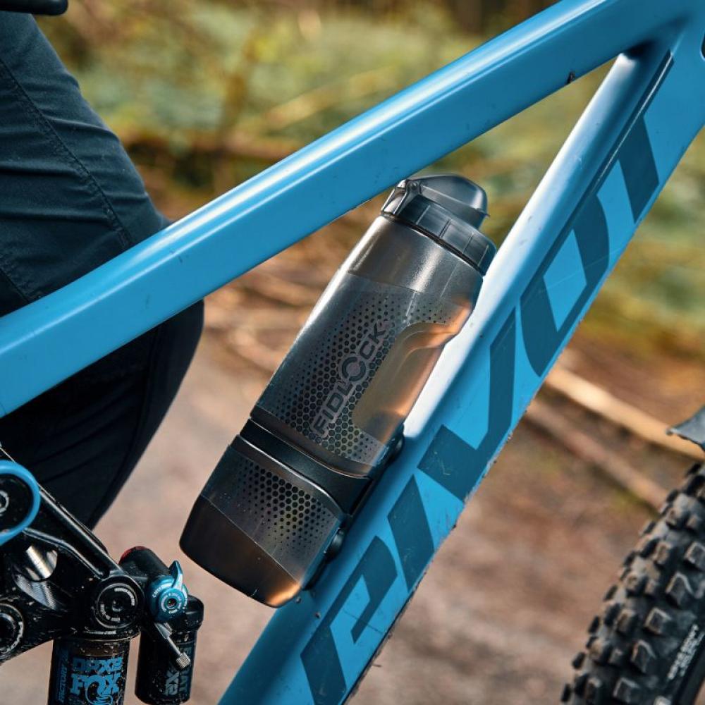 Fidlock TWIST bottle 800 ml Trinkflasche mit magnet-mechanischer Halterung, inklusive bike base, BPA-frei, spülmaschinengeeignet, ideal für lange Fahrten