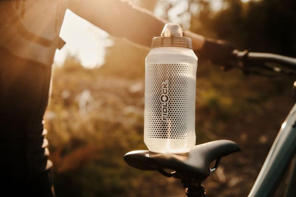 FIDLOCK TWIST Bottle 750ml Compact, magnetische Flasche auf Fahrradsattel. Ideal für Radfahrer.