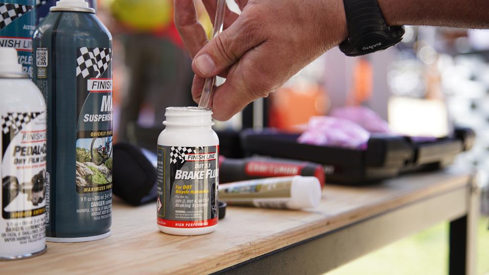 Finish Line Bremsflüssigkeit DOT 5 120ml - silikonbasisch, hohe Siedetemperatur, lackschonend, korrosionsbeständig